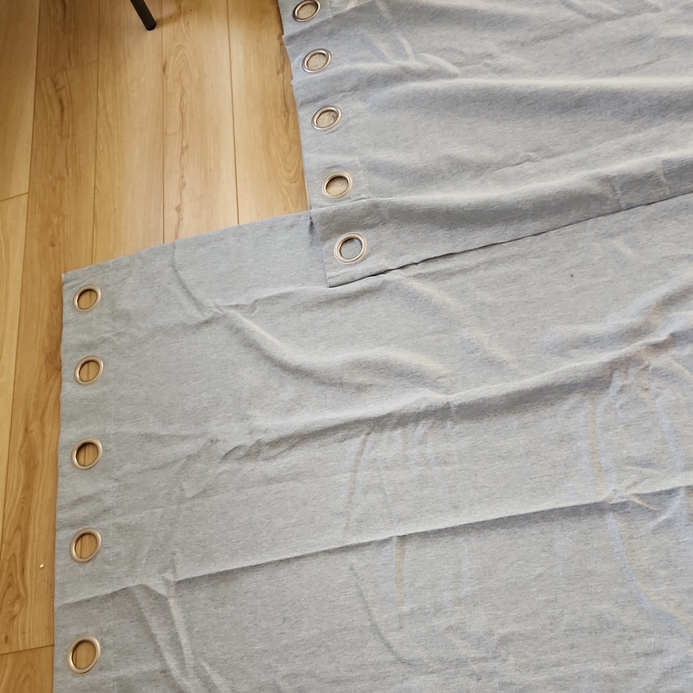 2 panels of curtains